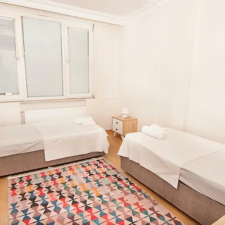 Сasa de vacaciones 2 Bedroom House In Sisli, 7 Min To Cevahir Shopping Mall & Metro