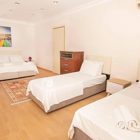 2 Bedroom House In Sisli, 7 Min To Cevahir Shopping Mall & Metro *
