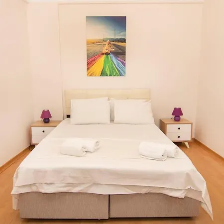 2 Bedroom House In Sisli, 7 Min To Cevahir Shopping Mall & Metro Сasa de vacaciones *